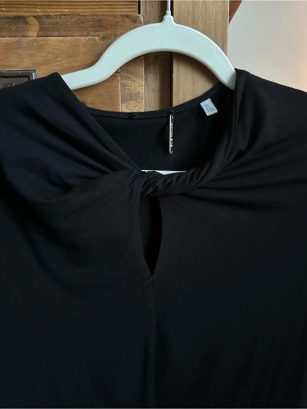 Elie Tahari Black Twisted Keyhole Long Sleeve Top